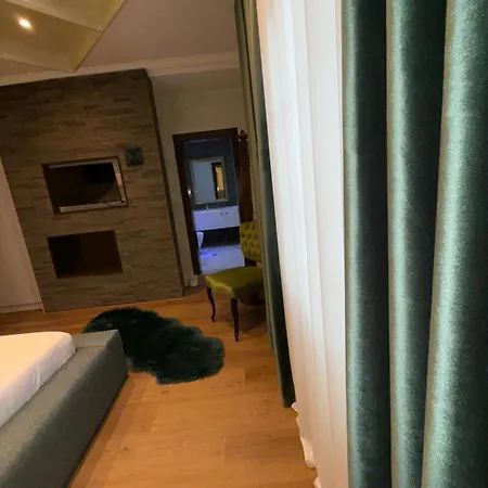 Euro Hotel *